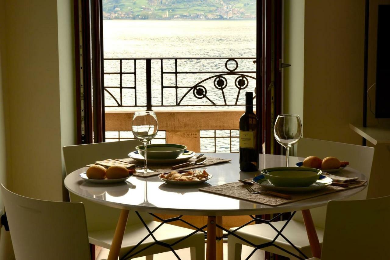 Stylish Lakefront House Ловере Екстер'єр фото