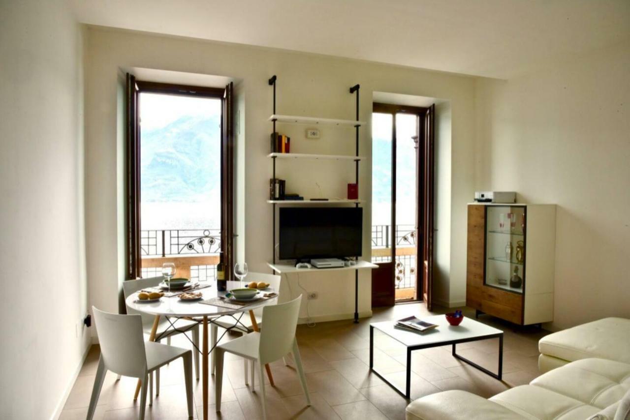 Stylish Lakefront House Ловере Екстер'єр фото